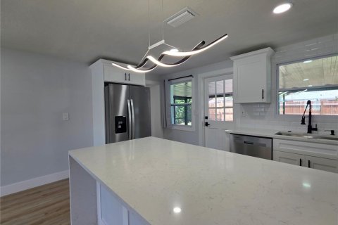 House in Tampa, Florida 3 bedrooms, 81.29 sq.m. № 1883498 - photo 7