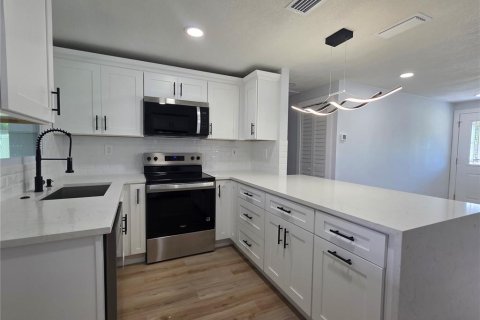 House in Tampa, Florida 3 bedrooms, 81.29 sq.m. № 1883498 - photo 6