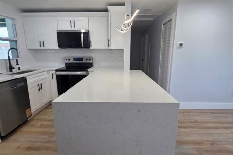 House in Tampa, Florida 3 bedrooms, 81.29 sq.m. № 1883498 - photo 20