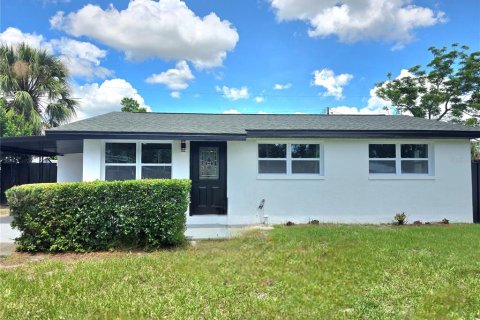 House in Tampa, Florida 3 bedrooms, 81.29 sq.m. № 1883498 - photo 1