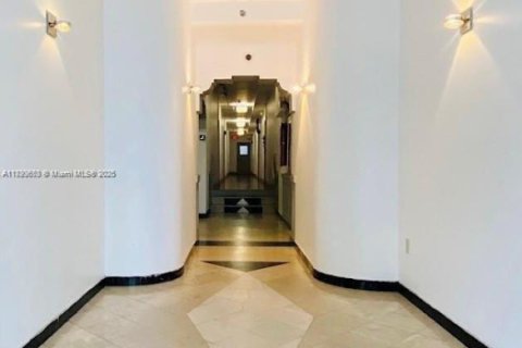 Copropriété à vendre à Miami Beach, Floride: 34.37 m2 № 1945581 - photo 2