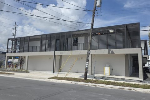 Appartement à louer à Hialeah, Floride: 2 chambres, 1157.56 m2 № 1983335 - photo 2