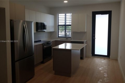 Appartement à louer à Hialeah, Floride: 2 chambres, 1157.56 m2 № 1983335 - photo 3