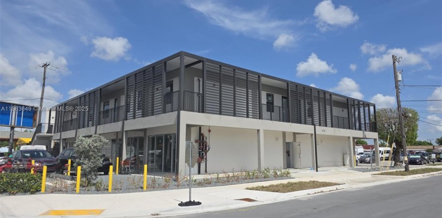 Appartement à Hialeah, Floride 2 chambres, 1157.56 m2 № 1983335