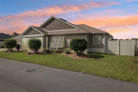 Casa en The Villages, Florida 3 dormitorios, 141.68 m2 № 2380501