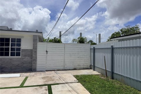 Casa en alquiler en Miramar, Florida, 2 dormitorios, 115.48 m2 № 2078034 - foto 9