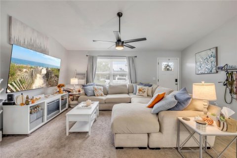 House in Edgewater, Florida 3 bedrooms, 126.81 sq.m. № 2413746 - photo 6