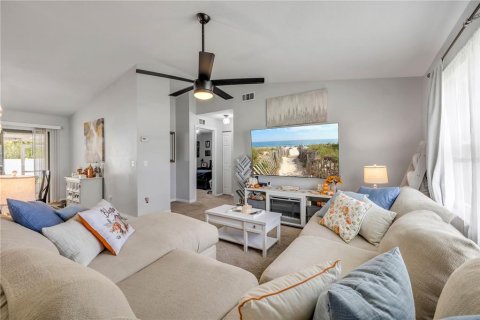 House in Edgewater, Florida 3 bedrooms, 126.81 sq.m. № 2413746 - photo 8