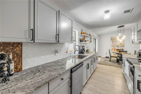 House in Edgewater, Florida 3 bedrooms, 126.81 sq.m. № 2413746 - photo 18