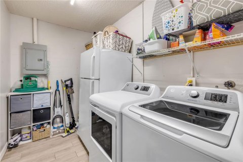 House in Edgewater, Florida 3 bedrooms, 126.81 sq.m. № 2413746 - photo 20