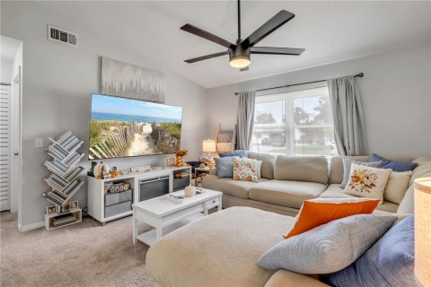 House in Edgewater, Florida 3 bedrooms, 126.81 sq.m. № 2413746 - photo 5
