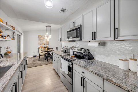 House in Edgewater, Florida 3 bedrooms, 126.81 sq.m. № 2413746 - photo 16