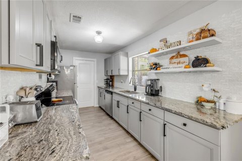 House in Edgewater, Florida 3 bedrooms, 126.81 sq.m. № 2413746 - photo 15