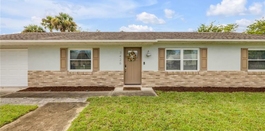 House in Edgewater, Florida 3 bedrooms, 126.81 sq.m. № 2413746