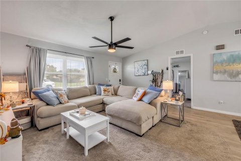 House in Edgewater, Florida 3 bedrooms, 126.81 sq.m. № 2413746 - photo 7