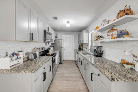 House in Edgewater, Florida 3 bedrooms, 126.81 sq.m. № 2413746 - photo 14