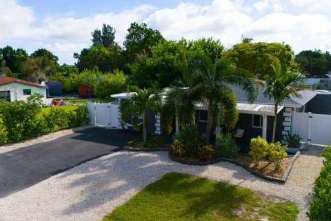 Villa ou maison à louer à Fort Lauderdale, Floride: 3 chambres, 133.04 m2 № 2375905 - photo 17