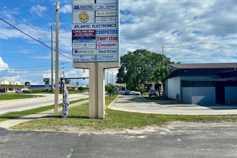 Propiedad comercial en alquiler en Lakeland, Florida, 186.36 m2 № 1901700 - foto 3