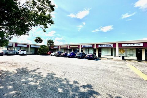Propiedad comercial en alquiler en Lakeland, Florida, 186.36 m2 № 1901700 - foto 1