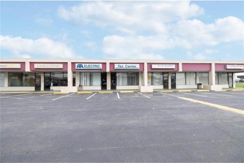 Propiedad comercial en alquiler en Lakeland, Florida, 186.36 m2 № 1901700 - foto 2