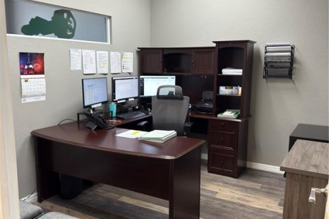 Immobilier commercial à louer à Port Charlotte, Floride: 98.1 m2 № 1853922 - photo 8