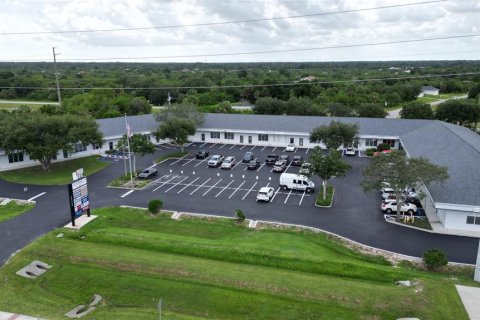 Immobilier commercial à louer à Port Charlotte, Floride: 98.1 m2 № 1853922 - photo 1