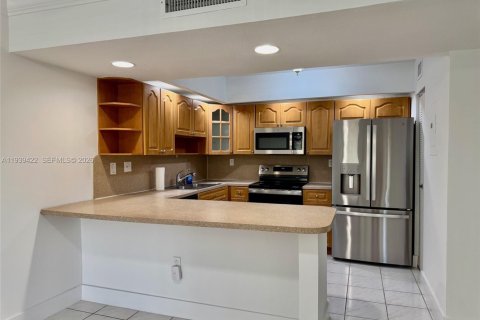 Copropriété à louer à Miami, Floride: 2 chambres, 87.24 m2 № 1997609 - photo 2