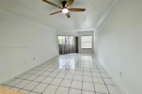 Copropriété à louer à Miami, Floride: 2 chambres, 87.24 m2 № 1997609 - photo 4