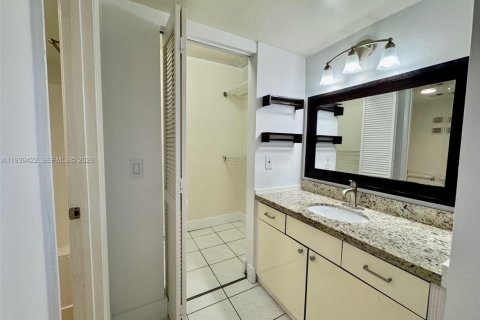 Copropriété à louer à Miami, Floride: 2 chambres, 87.24 m2 № 1997609 - photo 6