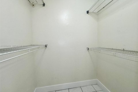 Copropriété à louer à Miami, Floride: 2 chambres, 87.24 m2 № 1997609 - photo 8