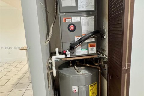 Copropriété à louer à Miami, Floride: 2 chambres, 87.24 m2 № 1997609 - photo 12