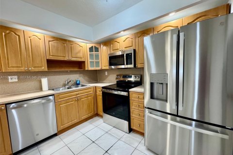 Copropriété à louer à Miami, Floride: 2 chambres, 87.24 m2 № 1997609 - photo 3