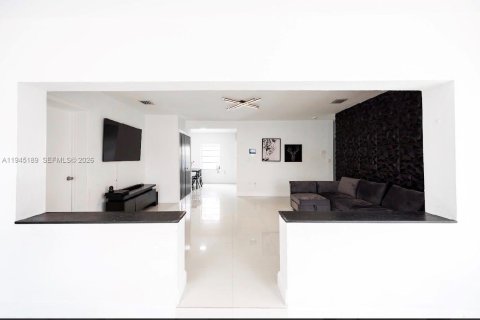 Купить виллу или дом в Майами, Флорида 2 спальни, 116.96м2, № 2001537 - фото 5