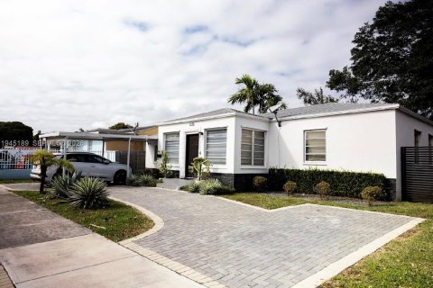 Купить виллу или дом в Майами, Флорида 2 спальни, 116.96м2, № 2001537 - фото 2