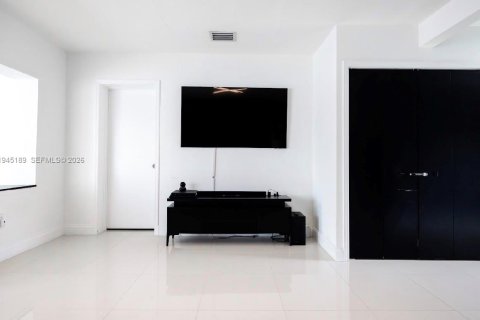 Купить виллу или дом в Майами, Флорида 2 спальни, 116.96м2, № 2001537 - фото 10