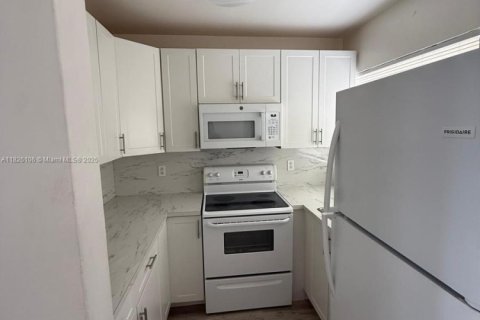 Condo in Hialeah, Florida, 3 bedrooms  № 1798715 - photo 4