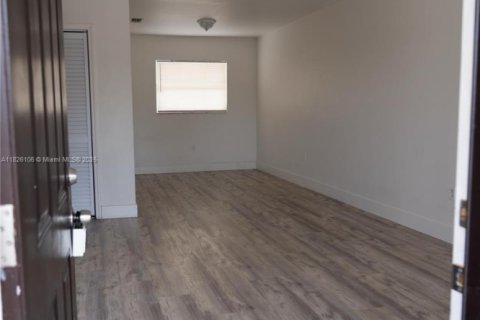 Condo in Hialeah, Florida, 3 bedrooms  № 1798715 - photo 2