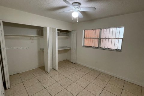 Condo in Hialeah, Florida, 2 bedrooms  № 1764477 - photo 14
