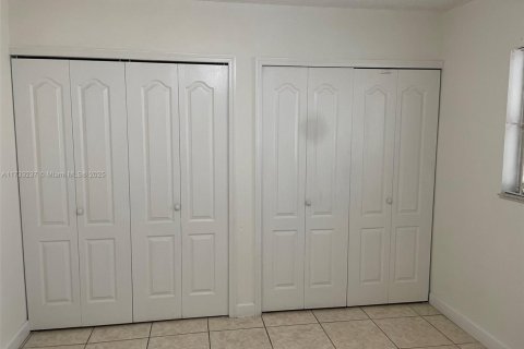 Condo in Hialeah, Florida, 2 bedrooms  № 1764477 - photo 23