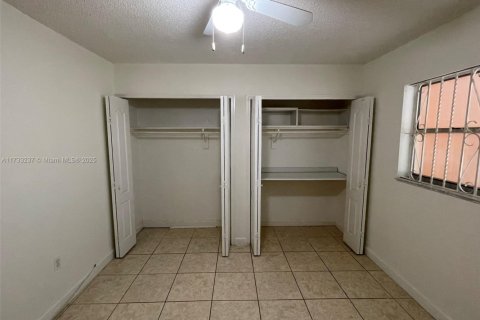 Condo in Hialeah, Florida, 2 bedrooms  № 1764477 - photo 13