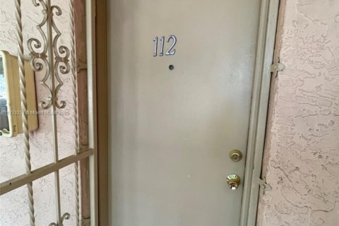 Condo in Hialeah, Florida, 2 bedrooms  № 1764477 - photo 2