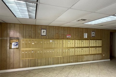 Condo in Hialeah, Florida, 2 bedrooms  № 1764477 - photo 27