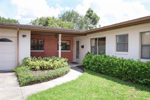 House in Orlando, Florida 4 bedrooms, 187.2 sq.m. № 1787724 - photo 2