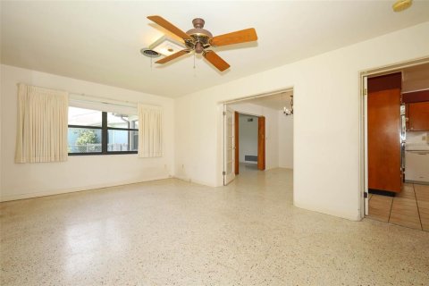 House in Orlando, Florida 4 bedrooms, 187.2 sq.m. № 1787724 - photo 18