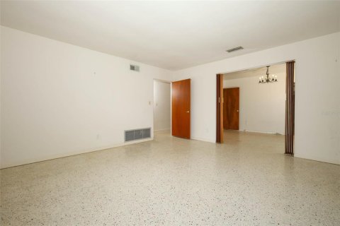 House in Orlando, Florida 4 bedrooms, 187.2 sq.m. № 1787724 - photo 7
