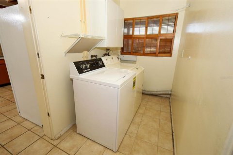 House in Orlando, Florida 4 bedrooms, 187.2 sq.m. № 1787724 - photo 14