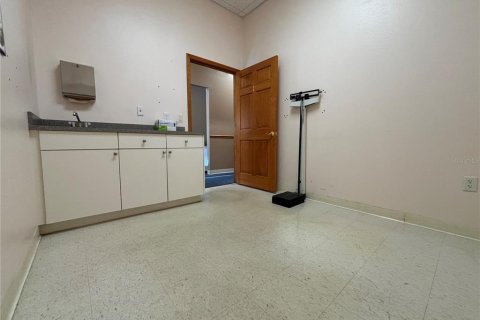 Immobilier commercial à louer à Palm Harbor, Floride: 178.37 m2 № 1642963 - photo 9