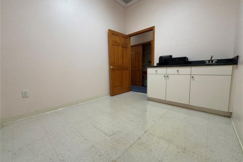 Immobilier commercial à louer à Palm Harbor, Floride: 178.37 m2 № 1642963 - photo 14