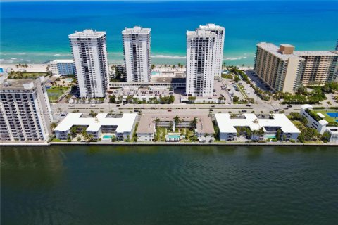 Снять в аренду кондоминиум в Холливуд, Флорида 1 спальня, 91.04м2, № 2066354 - фото 18