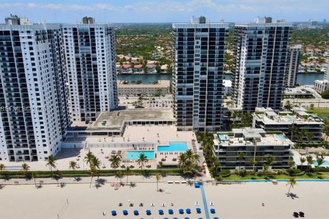 Снять в аренду кондоминиум в Холливуд, Флорида 1 спальня, 91.04м2, № 2066354 - фото 16